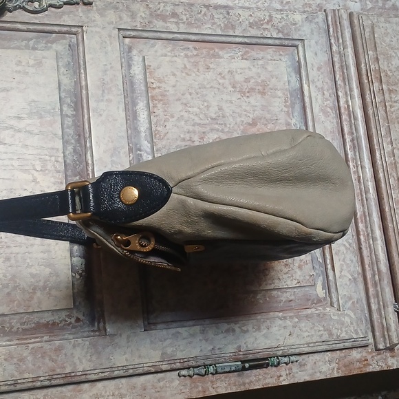 Marc by Marc Jacobs Tan and Black Messenger Bag - Picture 10 of 16